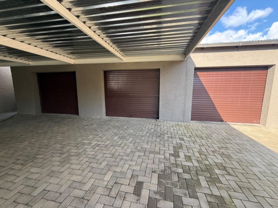 5 Bedroom Property for Sale in Bloemdal Free State